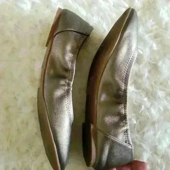 Essentials Women's Flat - Picture 4 of 7